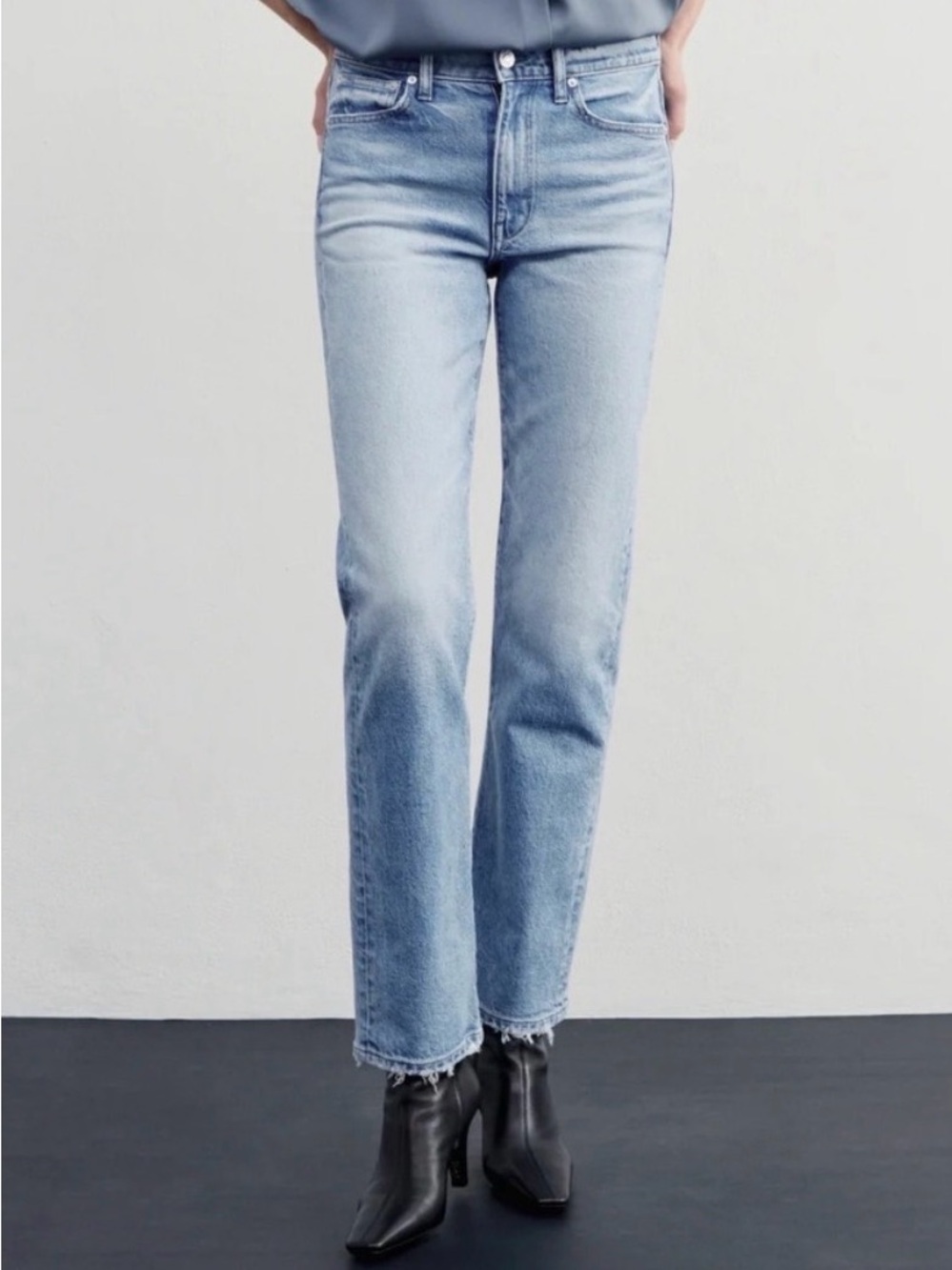 AYR sz 28S The Yaya Jean Light Wash Cropped zip fly great condition 25.5” inseam